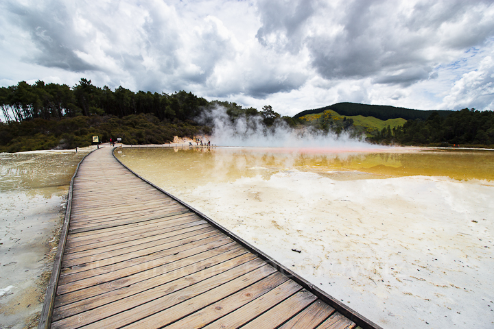 A-0106-wai-o-tapu-champagne-pool-sinter-terrace