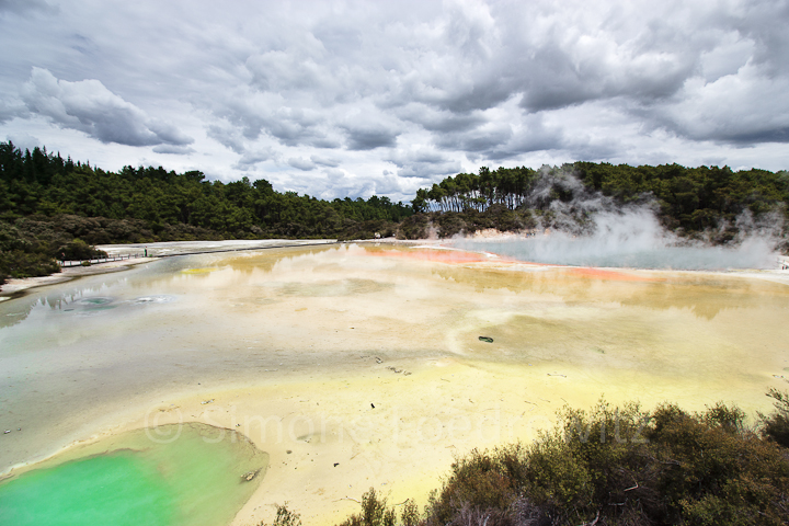 A-0107-wai-o-tapu-artist-palette