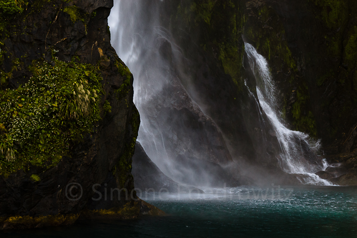 A-0170-stirling-falls-milford-sound-new-zealand