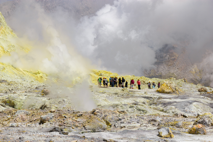 a-0257-white-island-volcano-crater-new-zealand