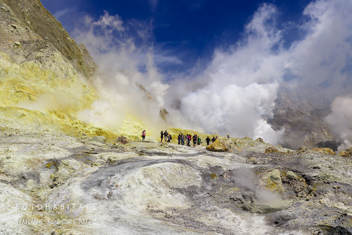 a-0258-white-island-volcano-crater-new-zealand
