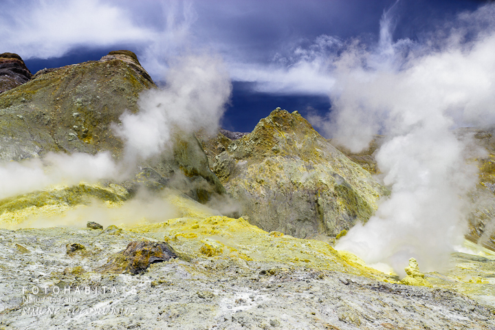a-0261-steam-volcano-white-island-new-zealand
