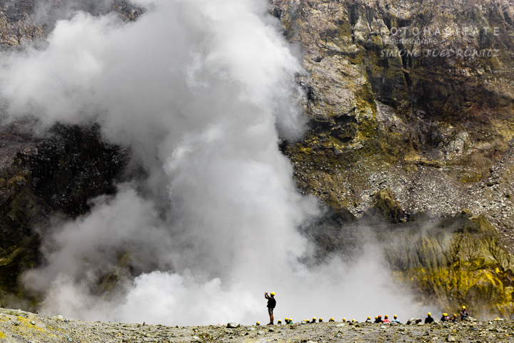 a-0262-caldera-lake-volcano-white-island-new-zealand