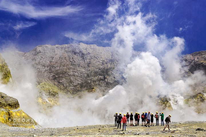 a-0266-caldera-lake-white-island-new-zealand