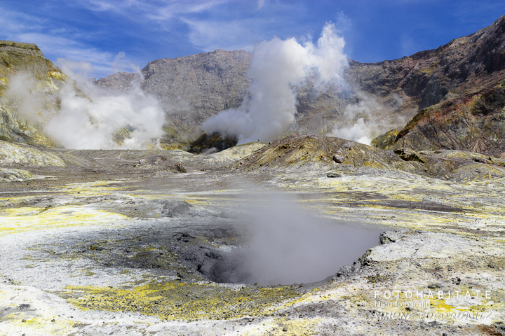 a-0269-steam-white-island-volcano-new-zealand