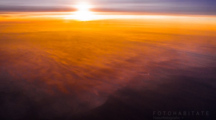 Sonnenaufgang über Wolkenmeer