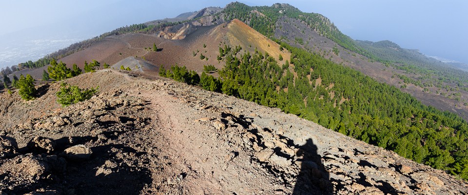 Blick über den Kamm einer Vulkankette
